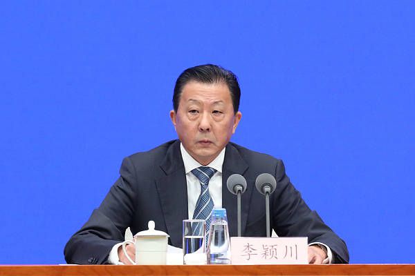 从曼联发布出售公告以来，贾西姆先后共五次提出报价。